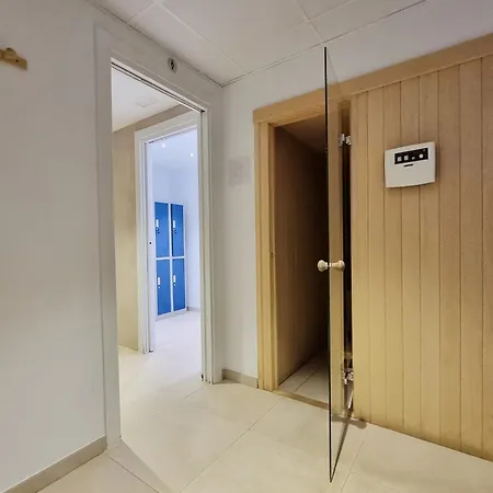 Beautiful Middel Views With Pool And Gym Apartment Malaga