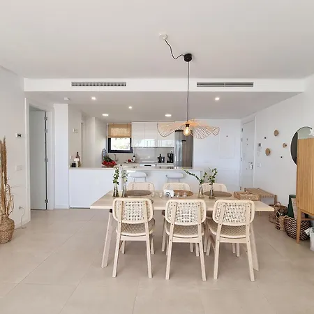 Apartment Beautiful Middel Views With Pool And Gym Malaga