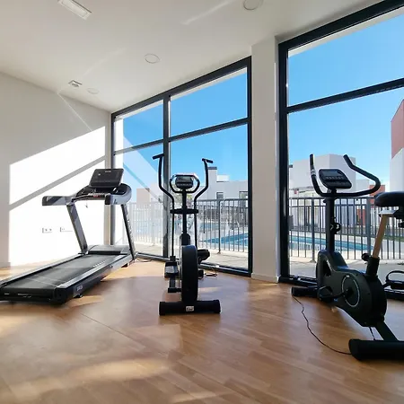 Beautiful Middel Views With Pool And Gym Apartment