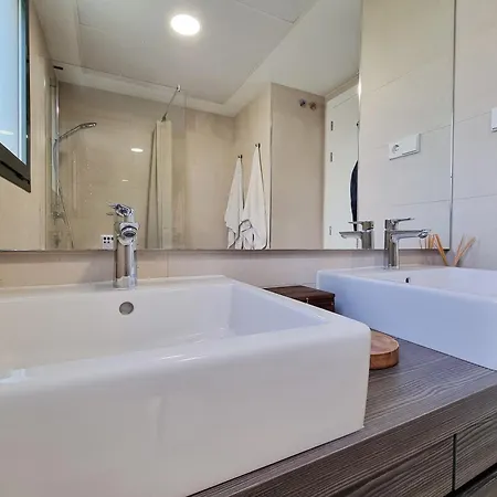 Beautiful Middel Views With Pool And Gym *