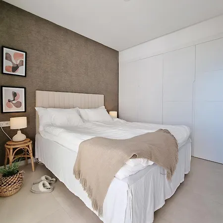 Beautiful Middel Views With Pool And Gym Apartment *