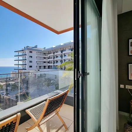 Apartment Beautiful Middel Views With Pool And Gym